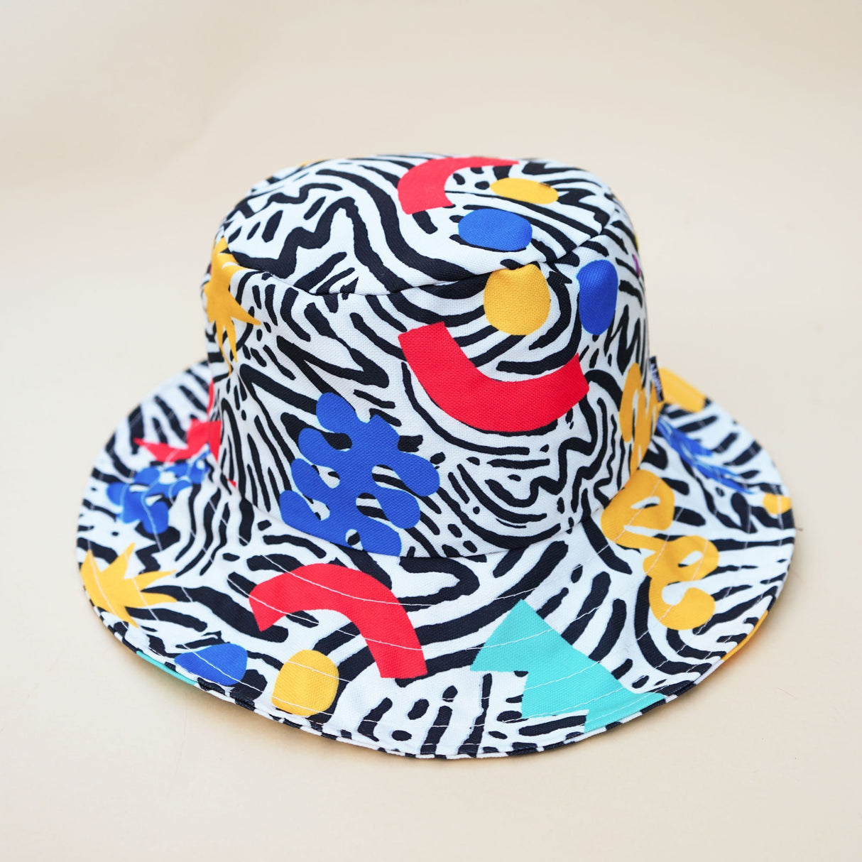 Chapeau seau large multicolore