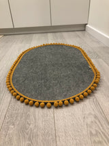 Tapis pour animaux de compagnie Saveplace® - Pompons de différentes couleurs