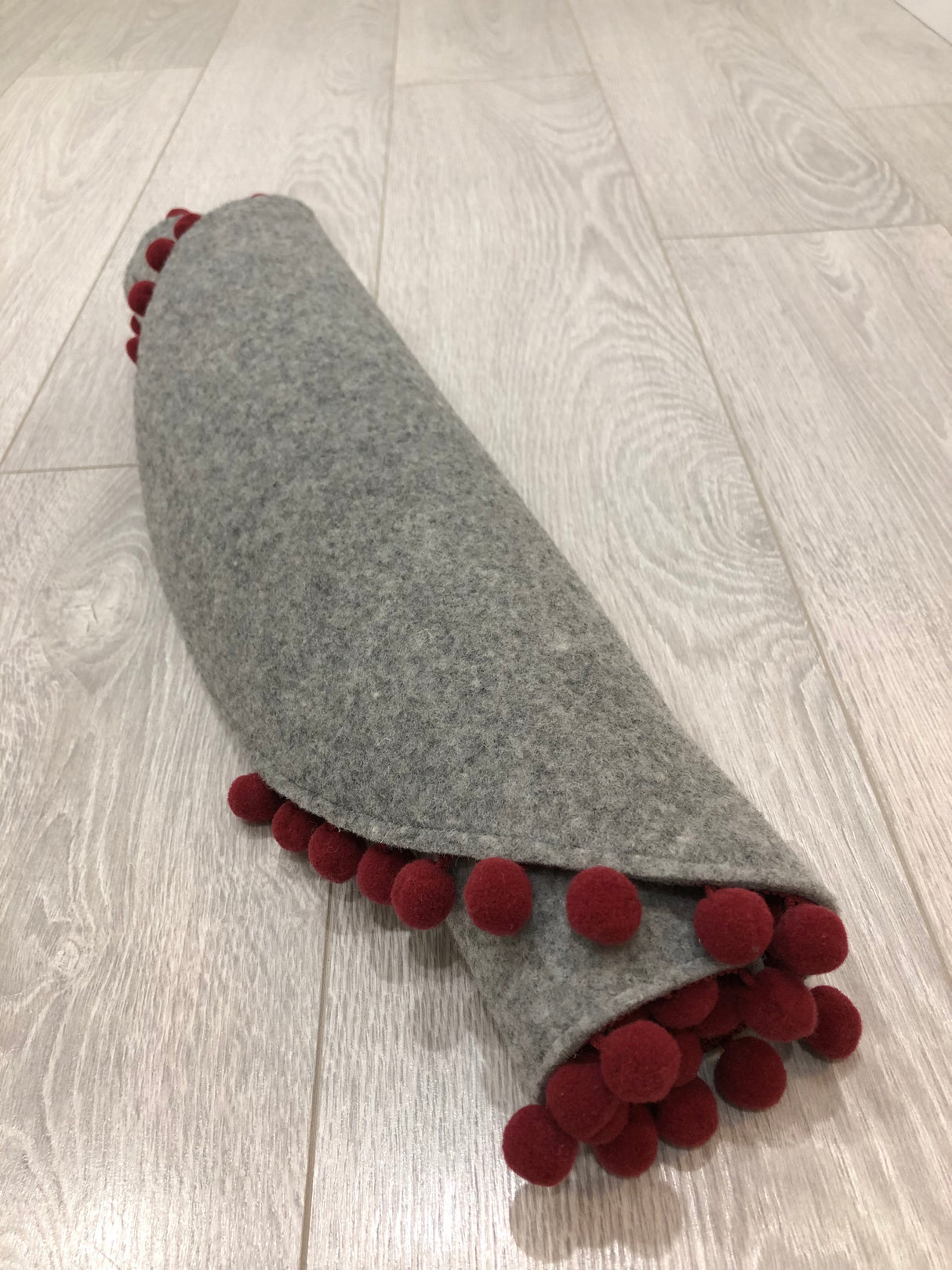 Tapis pour animaux de compagnie Saveplace® - Pompons de différentes couleurs