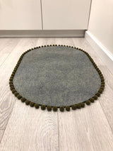 Tapis pour animaux de compagnie Saveplace® - Pompons de différentes couleurs